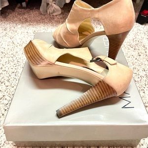 Beautiful pair of Marc Fisher Shoes 7.5 size… hardly worn